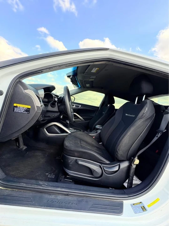 2014 Hyundai Veloster - Image 9 of 15
