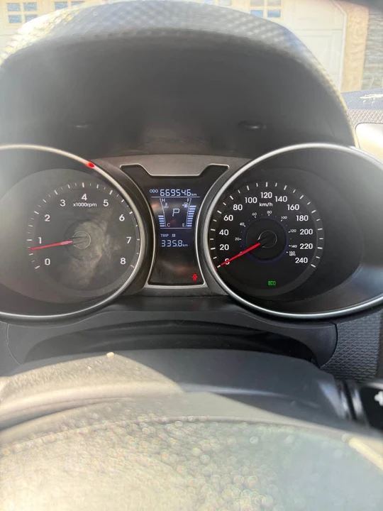 2014 Hyundai Veloster - Image 2 of 12