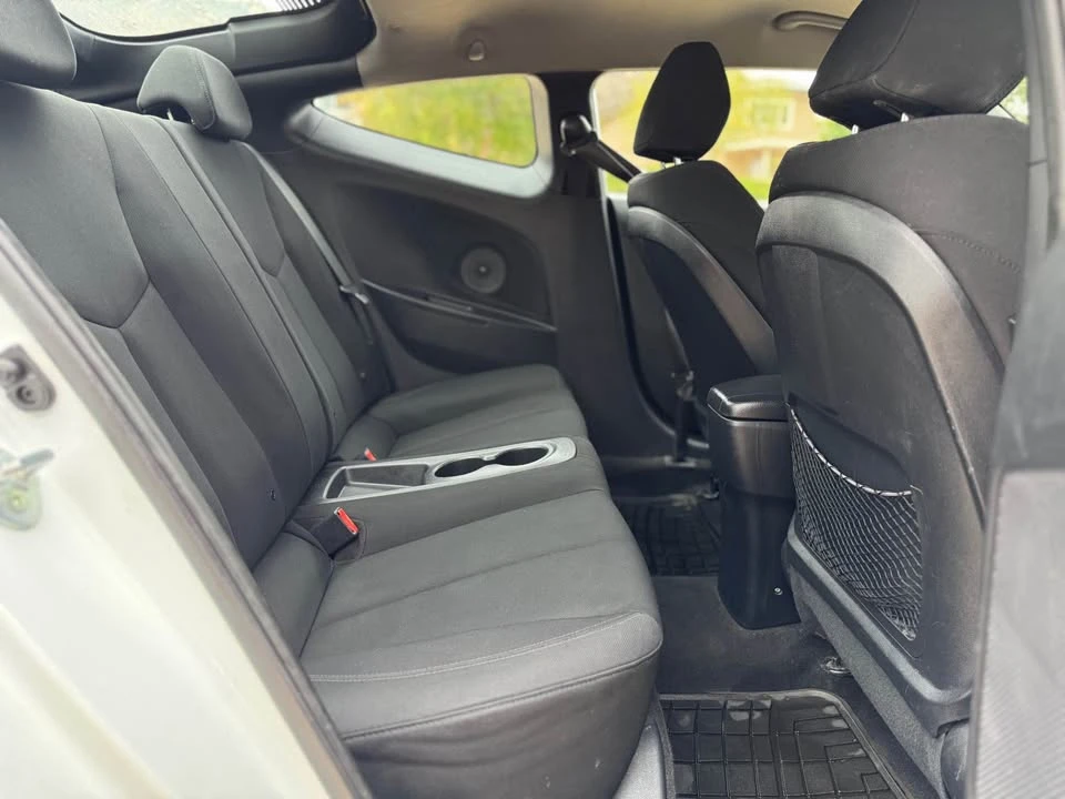 2014 Hyundai Veloster - Image 5 of 10