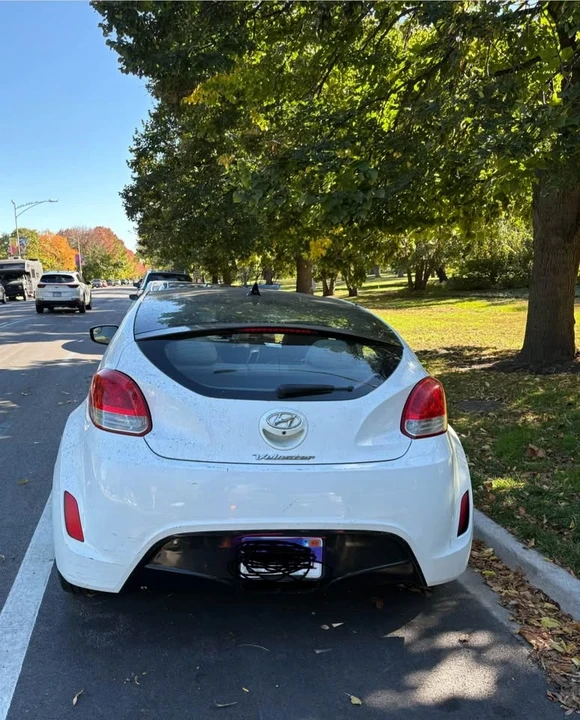 2014 Hyundai Veloster - Image 2 of 3