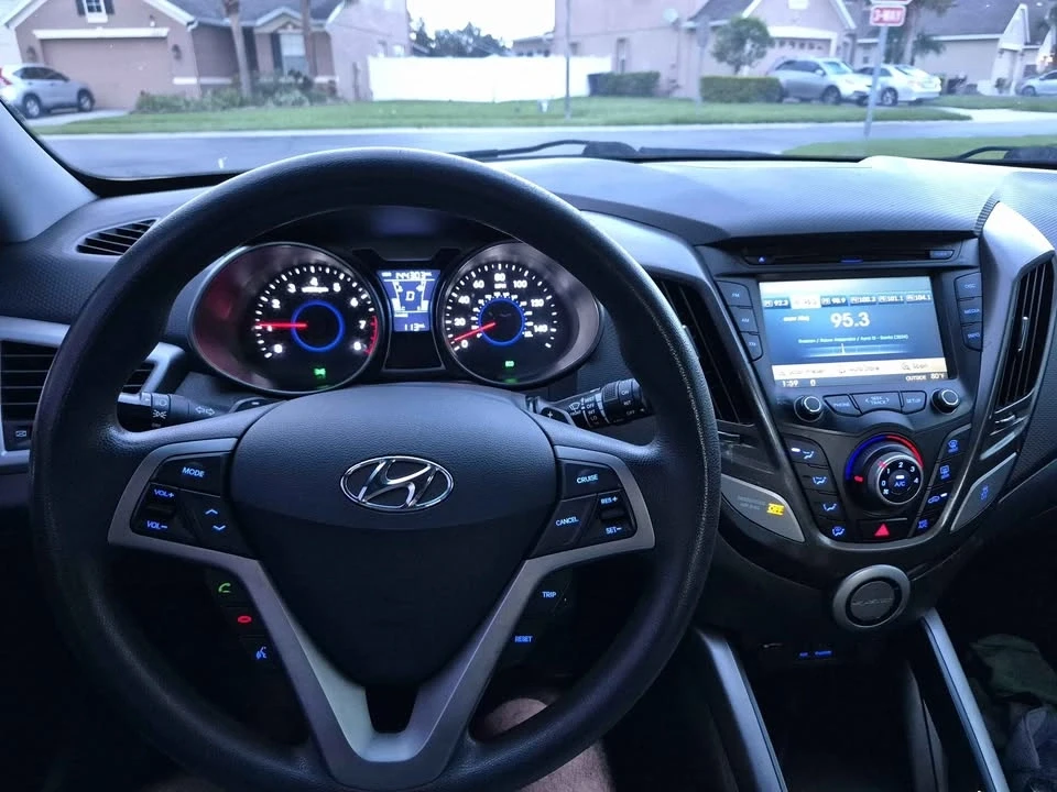 2014 Hyundai Veloster - Image 5 of 8