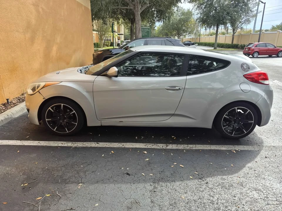 2014 Hyundai Veloster - Image 2 of 6