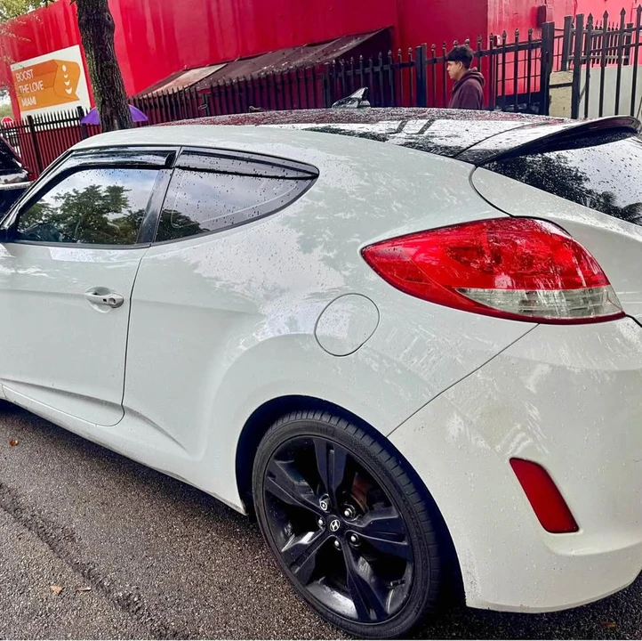 2014 Hyundai Veloster - Image 2 of 3