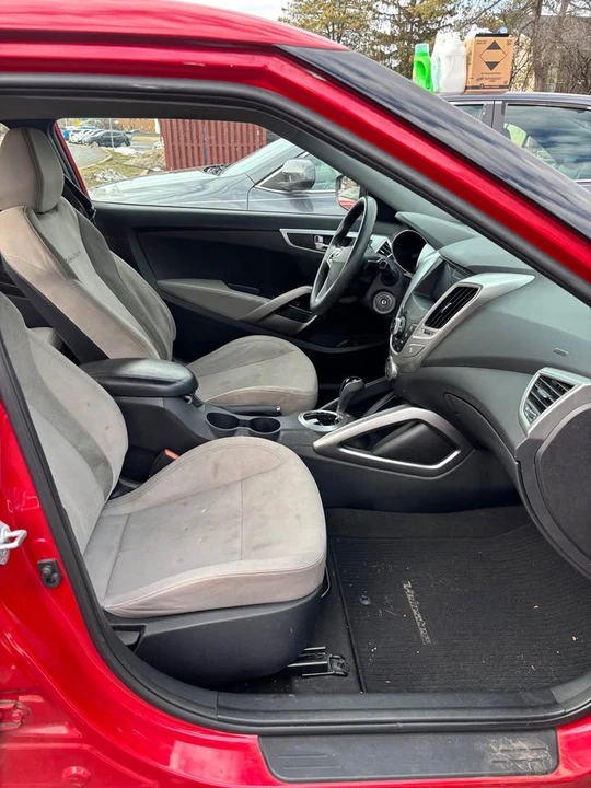 2014 Hyundai Veloster - Image 15 of 18