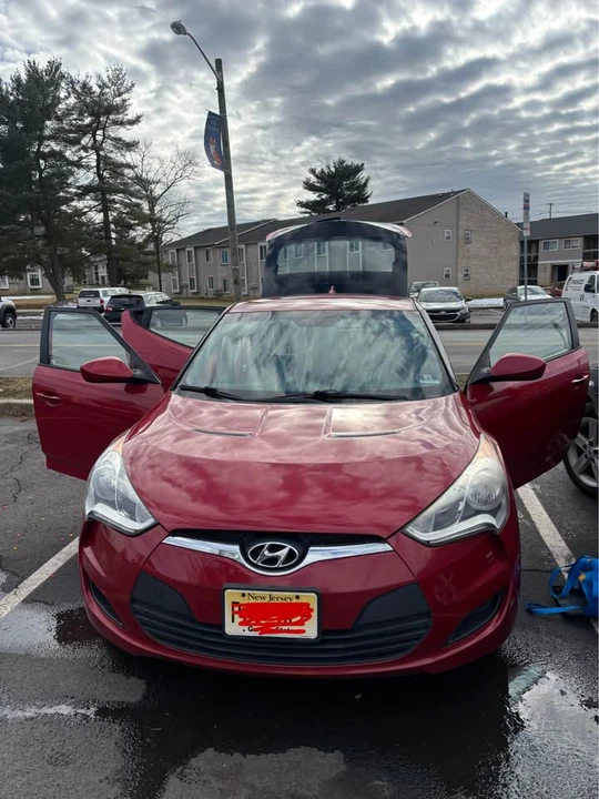 2014 Hyundai Veloster - Image 2 of 18