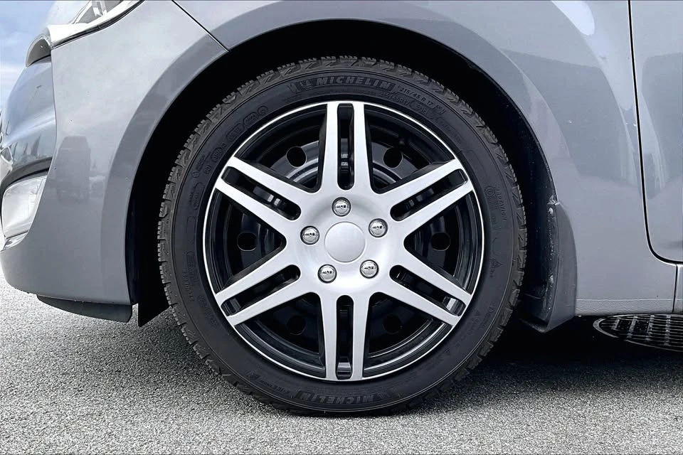 2014 Hyundai Veloster - Image 13 of 17