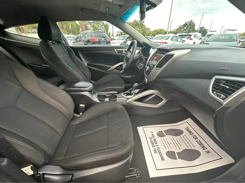 2014 Hyundai Veloster - Image 16 of 17