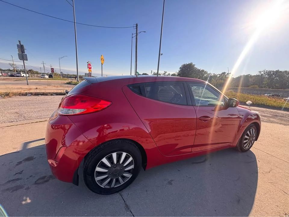 2014 Hyundai Veloster - Image 10 of 17