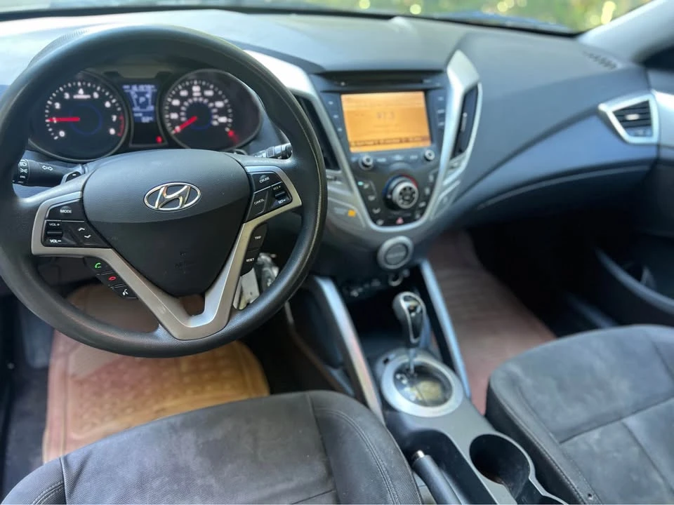 2014 Hyundai Veloster - Image 10 of 19
