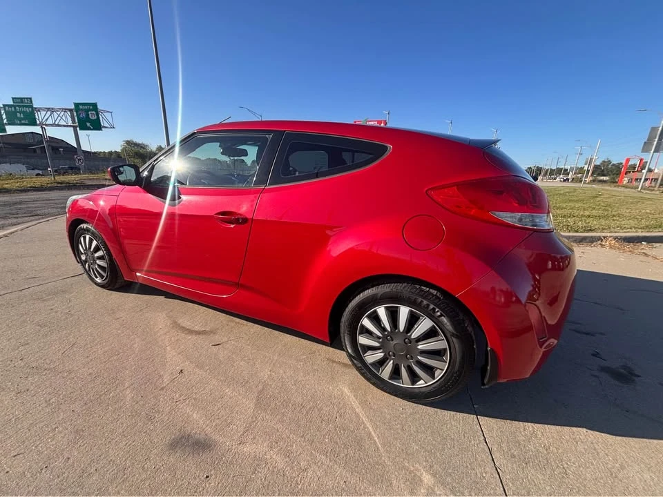 2014 Hyundai Veloster - Image 9 of 17