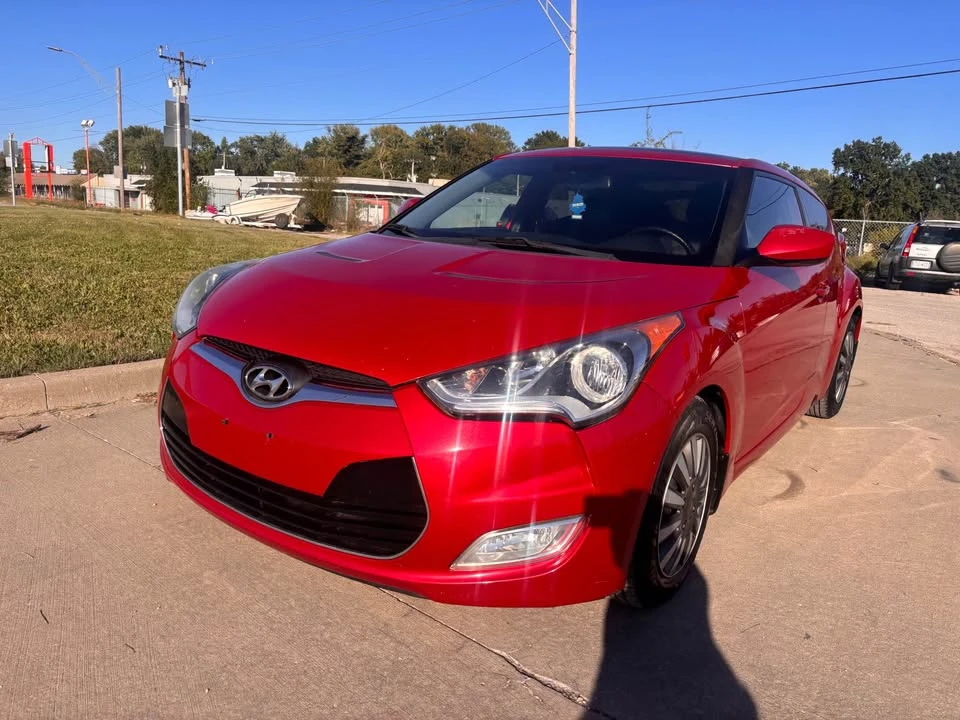 2014 Hyundai Veloster - Image 2 of 17