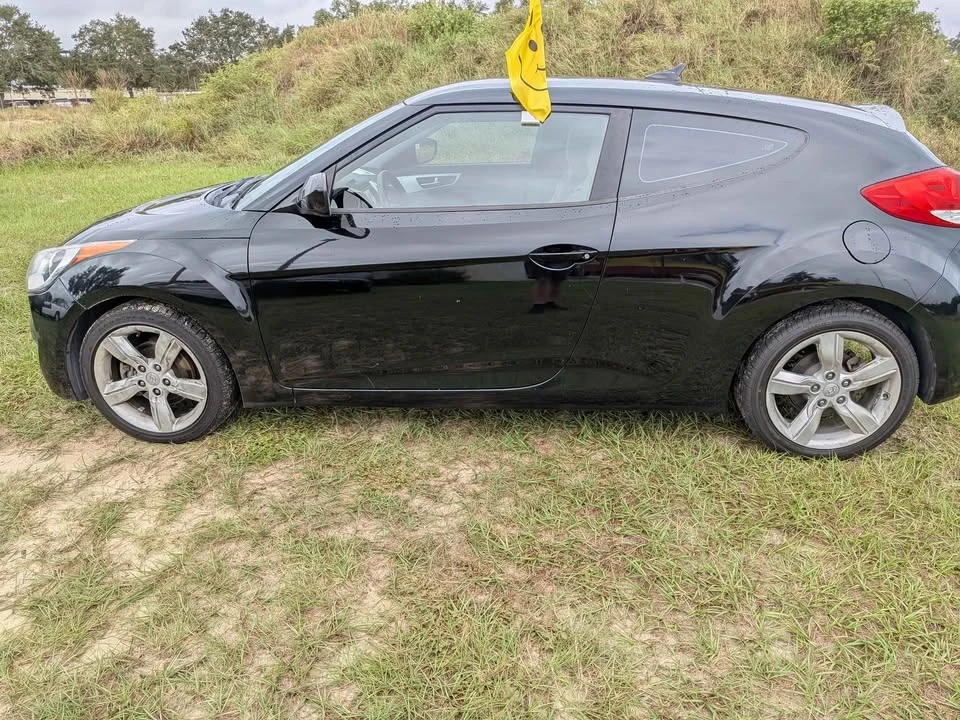 2014 Hyundai Veloster - Image 2 of 9