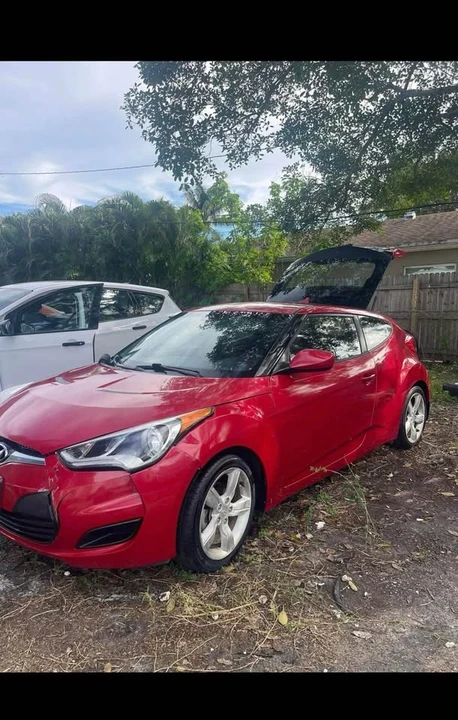 2014 Hyundai Veloster - Image 2 of 8