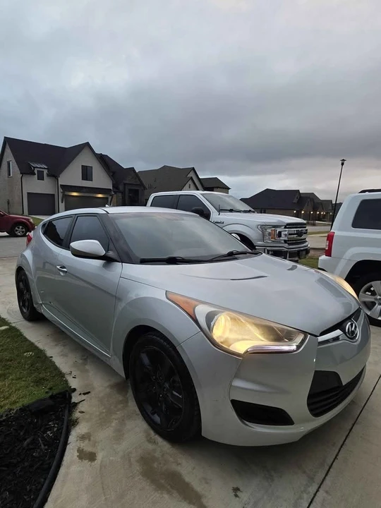 2014 Hyundai Veloster - Image 2 of 11
