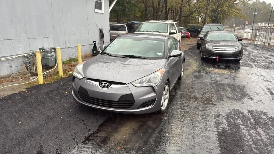 2014 Hyundai Veloster - Image 2 of 12
