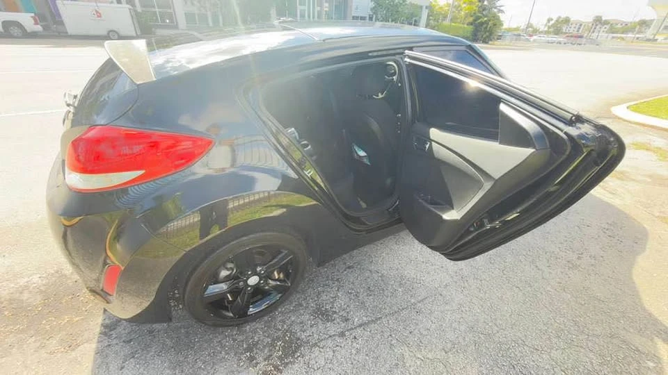 2014 Hyundai Veloster - Image 8 of 10