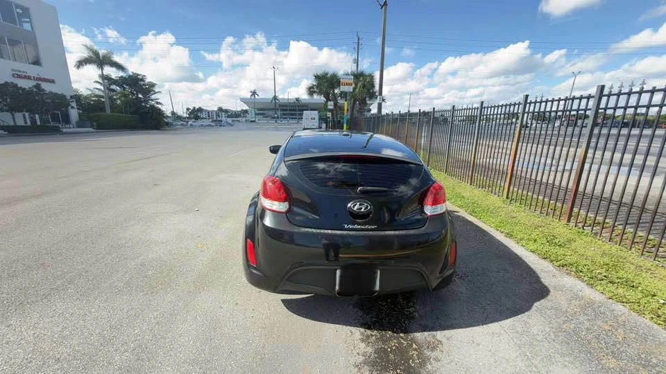 2014 Hyundai Veloster - Image 5 of 10