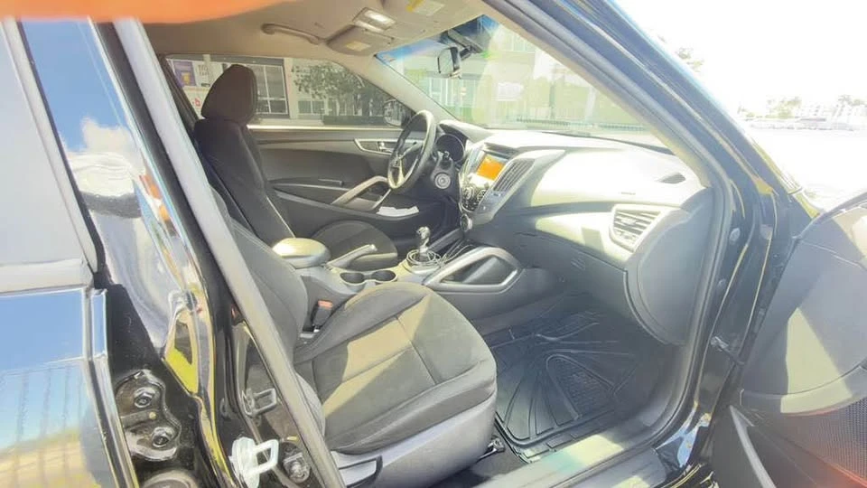 2014 Hyundai Veloster - Image 7 of 10