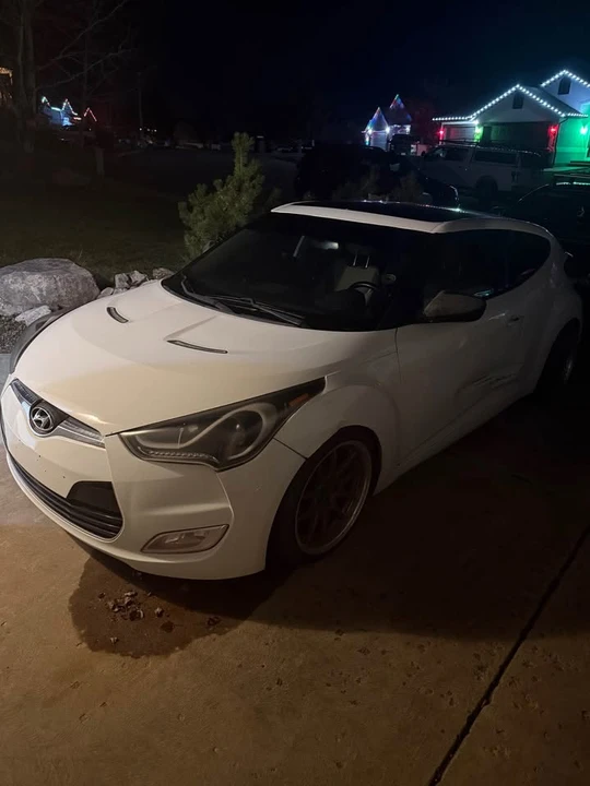 2014 Hyundai Veloster - Image 2 of 5