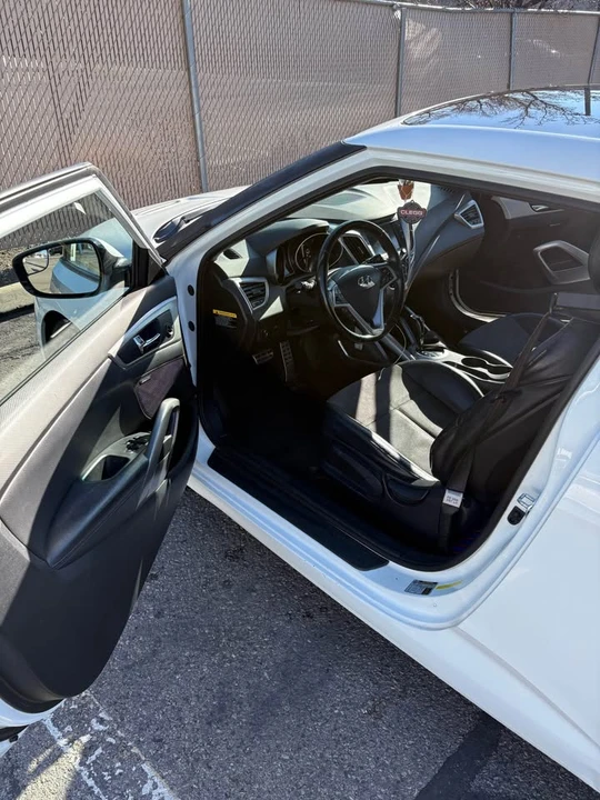 2014 Hyundai Veloster - Image 2 of 5