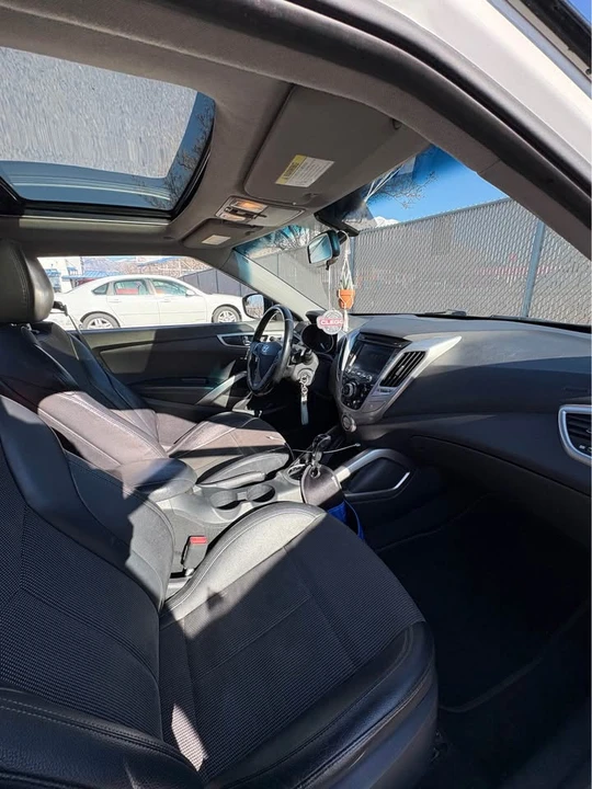 2014 Hyundai Veloster - Image 4 of 5