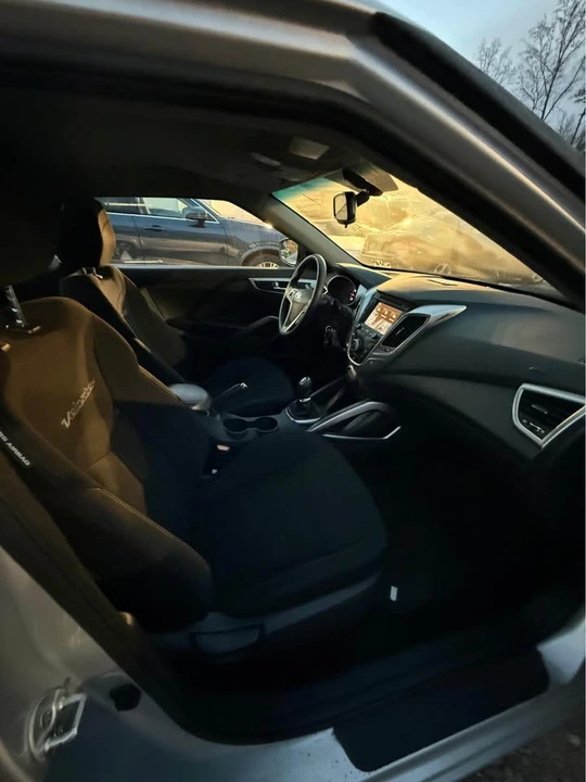 2014 Hyundai Veloster - Image 10 of 14