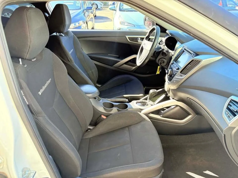 2014 Hyundai Veloster - Image 9 of 14