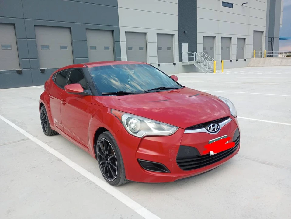 2014 Hyundai Veloster - Image 2 of 10