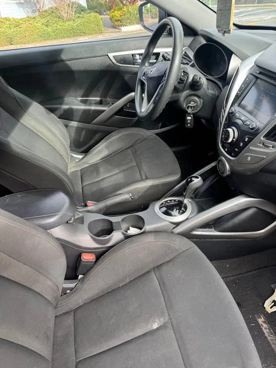 2014 Hyundai Veloster - Image 9 of 18