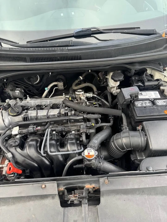 2014 Hyundai Veloster - Image 2 of 18