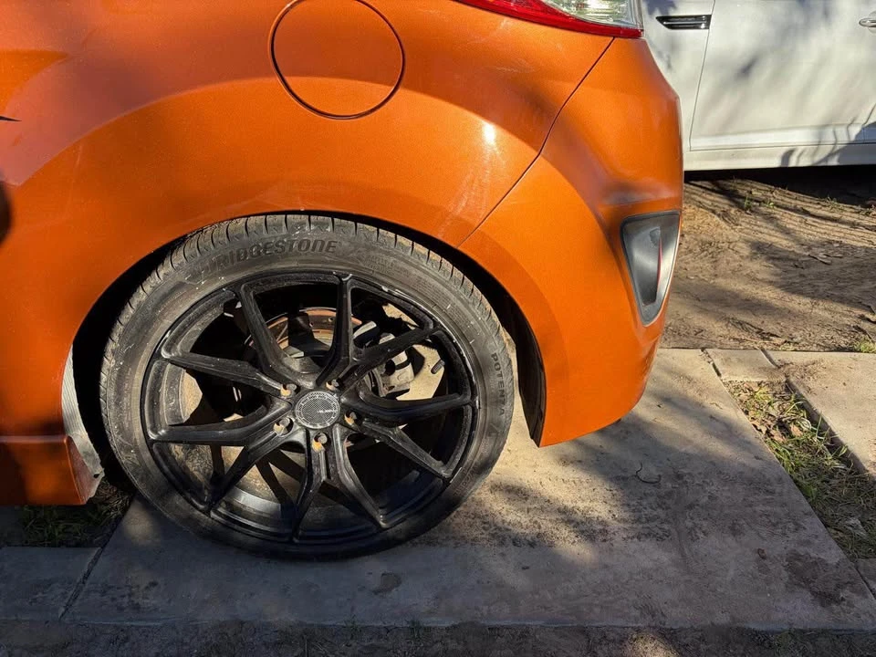 2014 Hyundai Veloster - Image 6 of 17