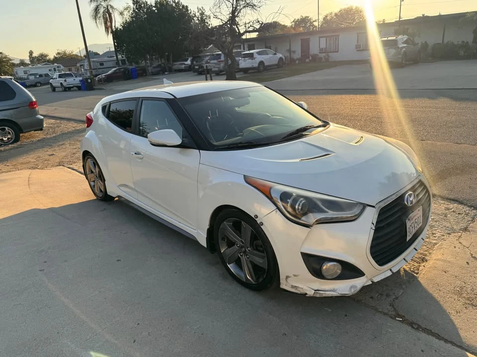 2014 Hyundai Veloster - Image 2 of 8