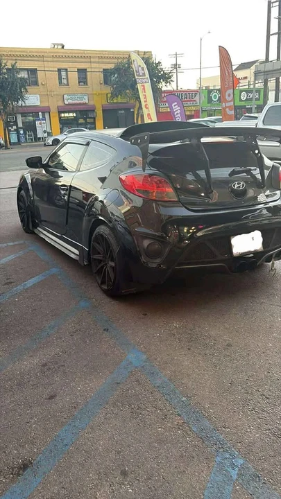 2014 Hyundai Veloster - Image 2 of 2