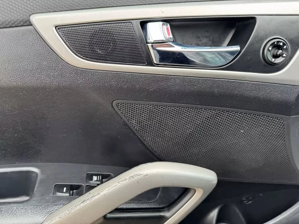 2014 Hyundai Veloster - Image 11 of 12