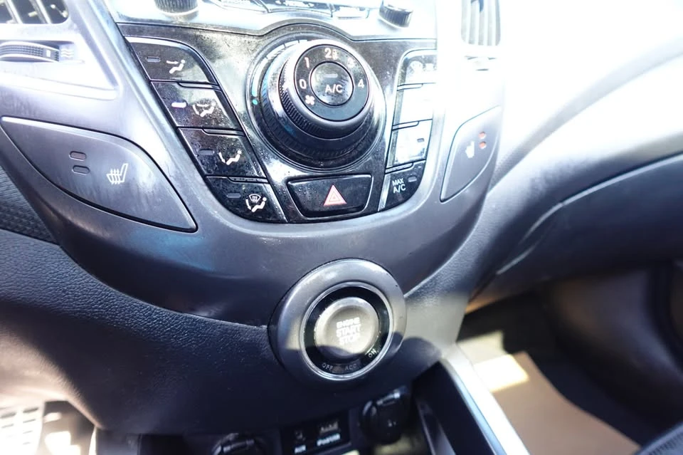 2014 Hyundai Veloster - Image 17 of 20