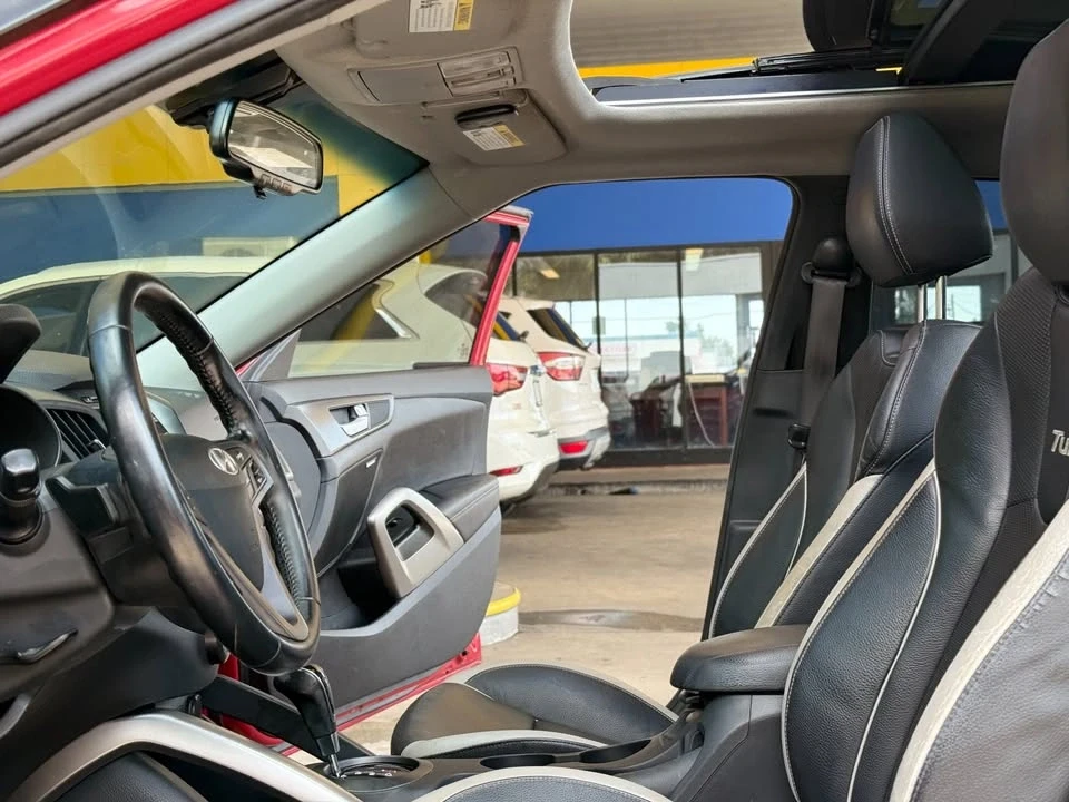 2014 Hyundai Veloster - Image 14 of 18