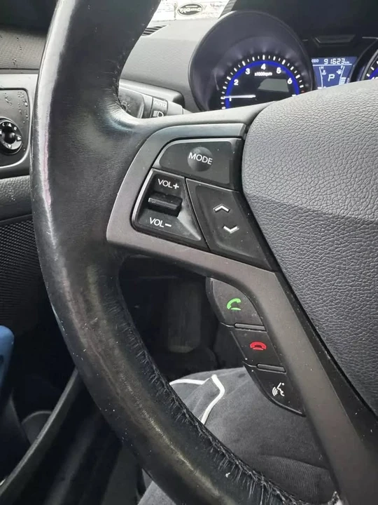 2014 Hyundai Veloster - Image 10 of 14