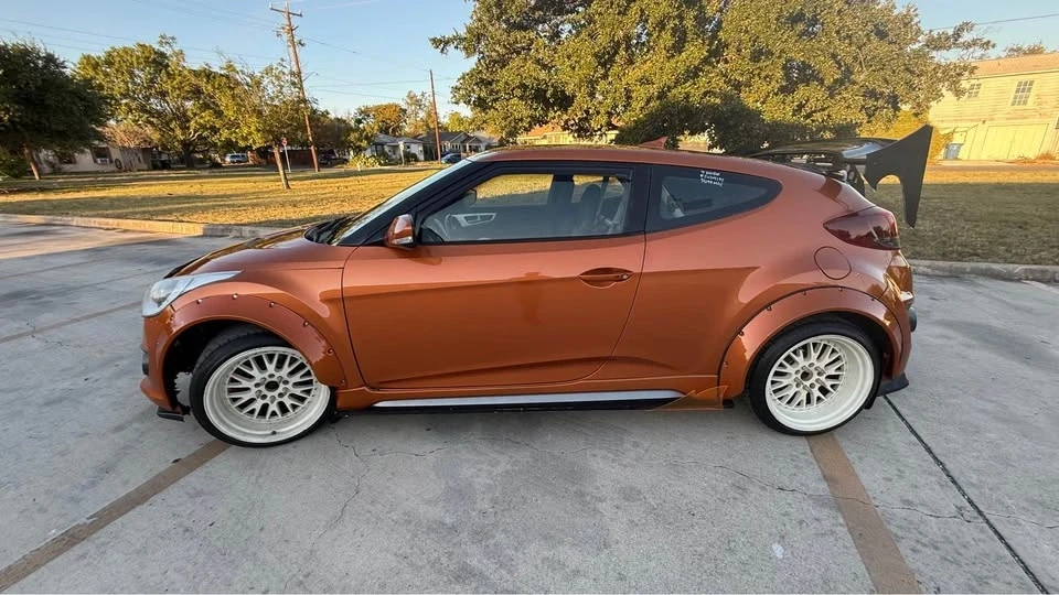 2014 Hyundai Veloster - Image 2 of 17