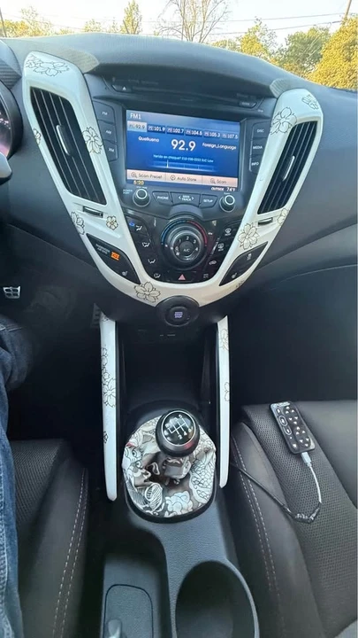 2014 Hyundai Veloster - Image 16 of 17