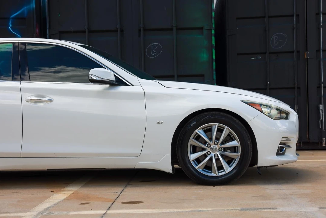 2014 Infiniti - Image 21 of 31