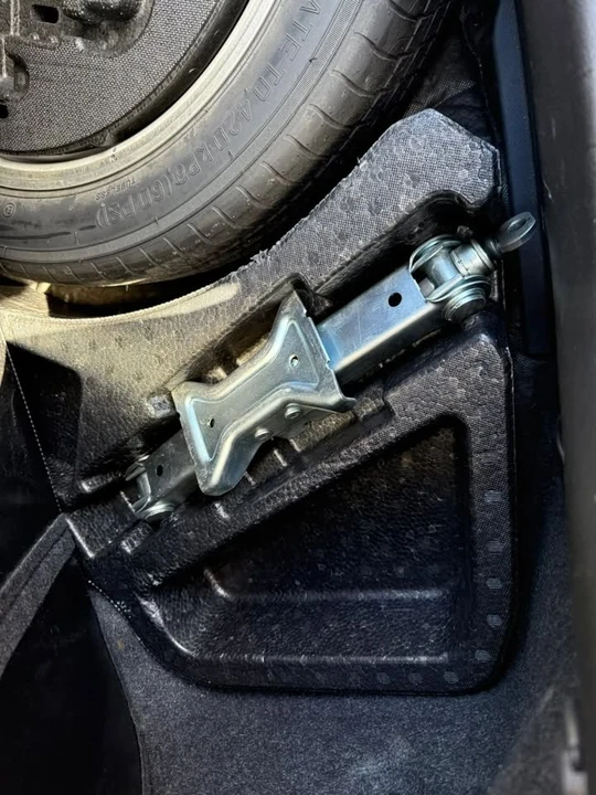 2014 Infiniti Q50 - Image 17 of 20