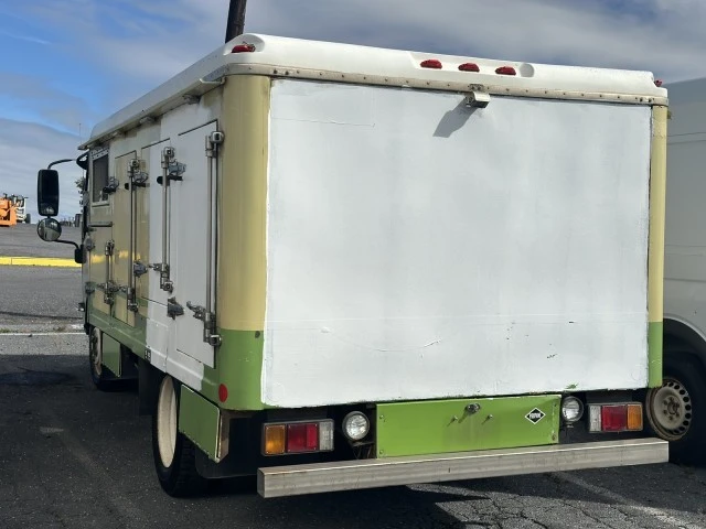 2014 Isuzu Elf - Image 3 of 10