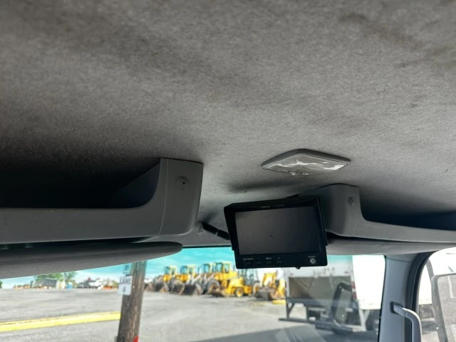 2014 Isuzu Elf - Image 8 of 10