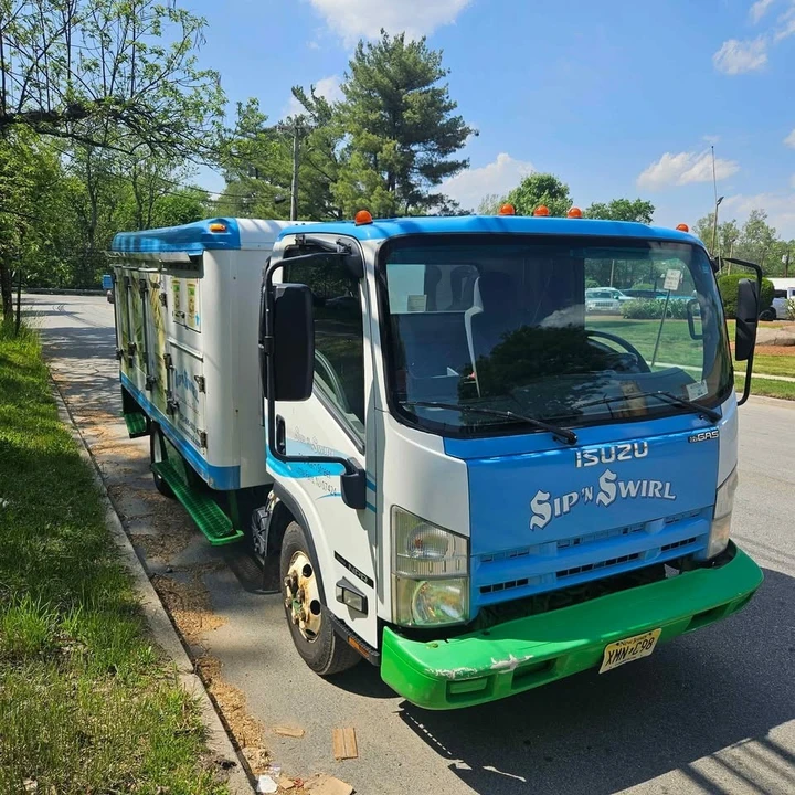2014 Isuzu Elf - Image 4 of 10