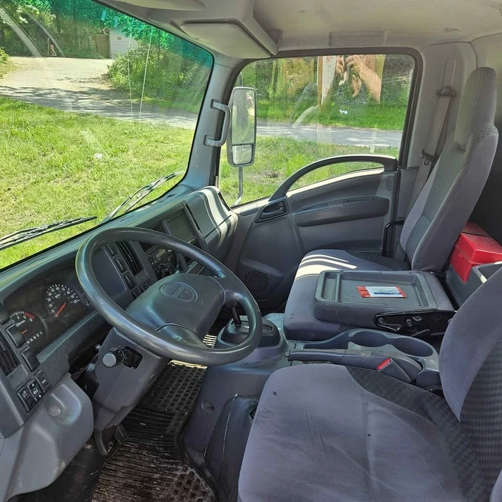 2014 Isuzu Elf - Image 7 of 10