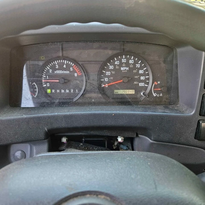 2014 Isuzu Elf - Image 6 of 10