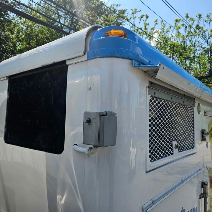 2014 Isuzu Elf - Image 8 of 10