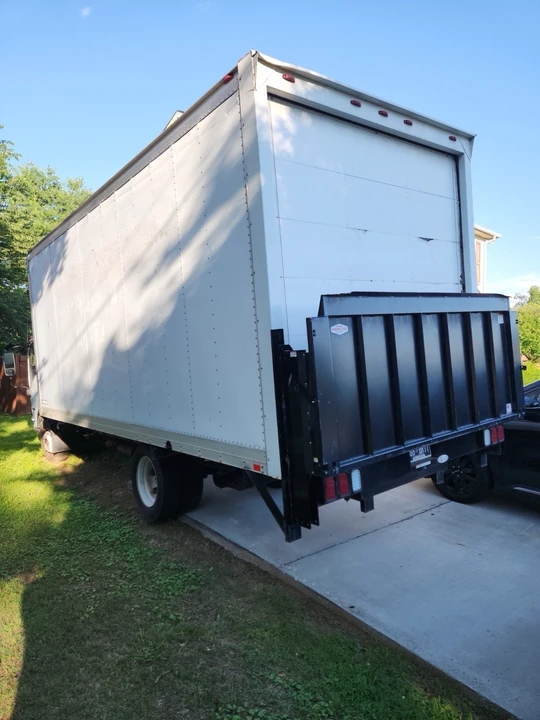 2014 Isuzu Elf - Image 2 of 4