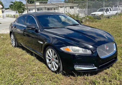 2014 Jaguar XF Luxury Sedan 4D