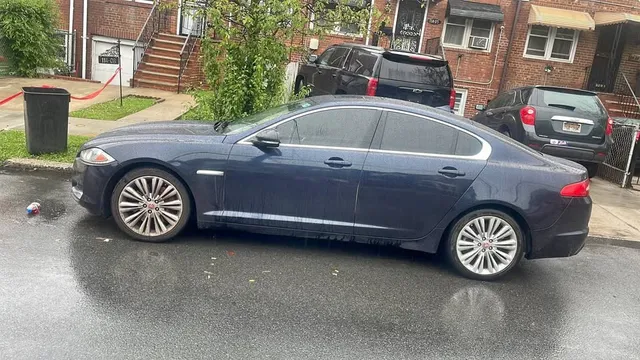 2014 Jaguar XF Luxury Sedan 4D